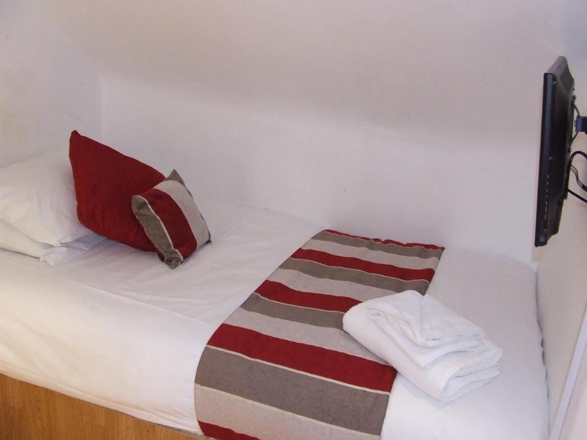 Alexandra Guest House Хемел-Хемпстед Экстерьер фото