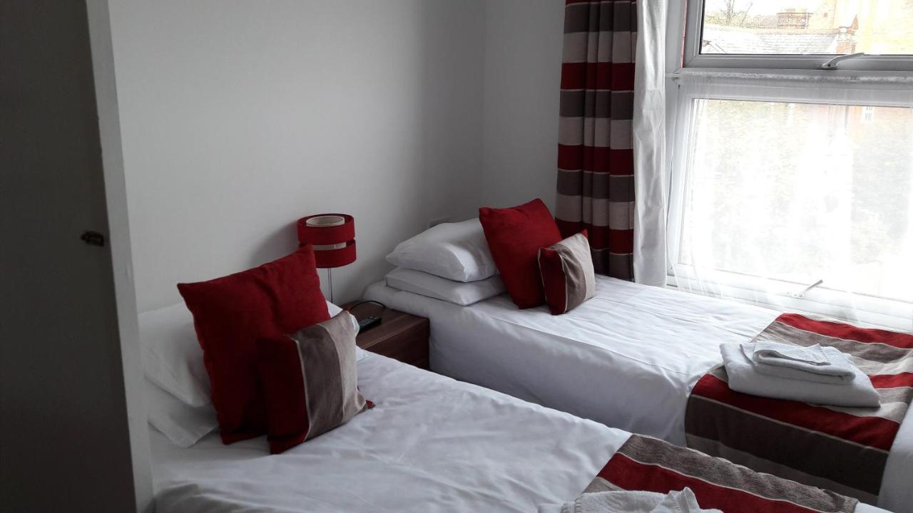 Alexandra Guest House Хемел-Хемпстед Экстерьер фото